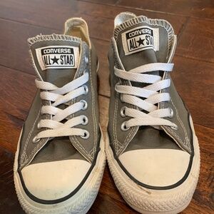 Converse 7.5 low top grey shoes